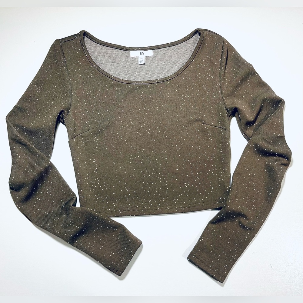 BP. Nordstrom light brown & mini white hearts tight knit long sleeve crop top